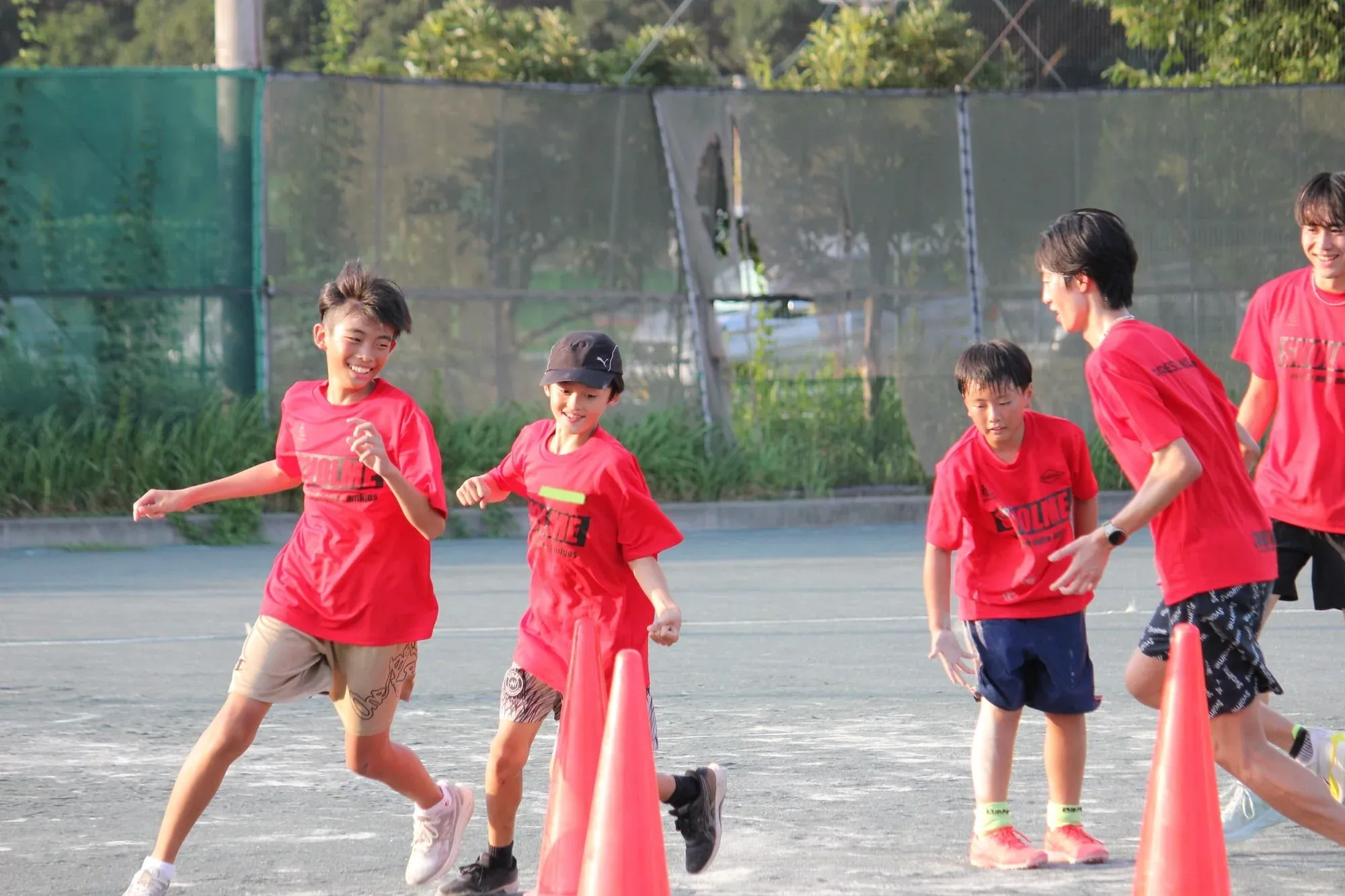 走り方教室で元気に走る子どもたち